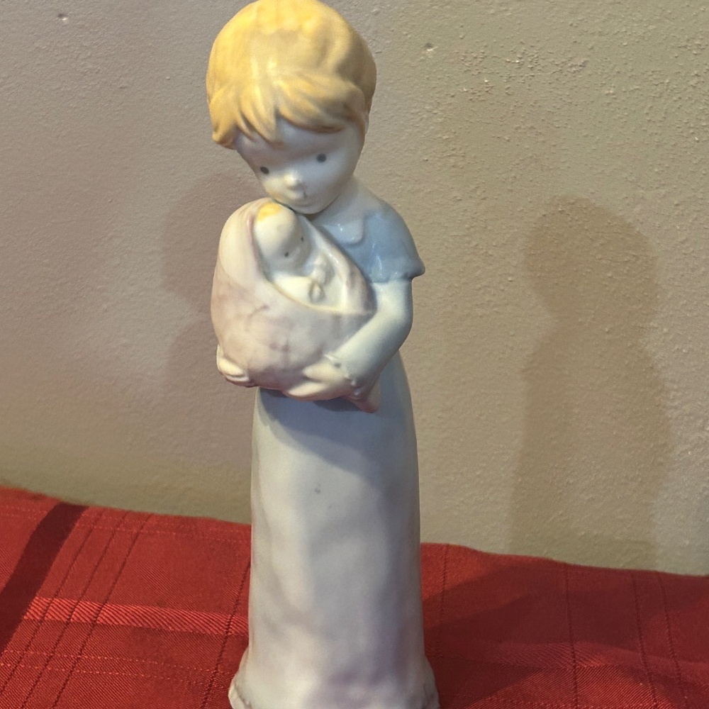 Vintage 1988 Enesco Kinka Figurine -Mother Holding Baby